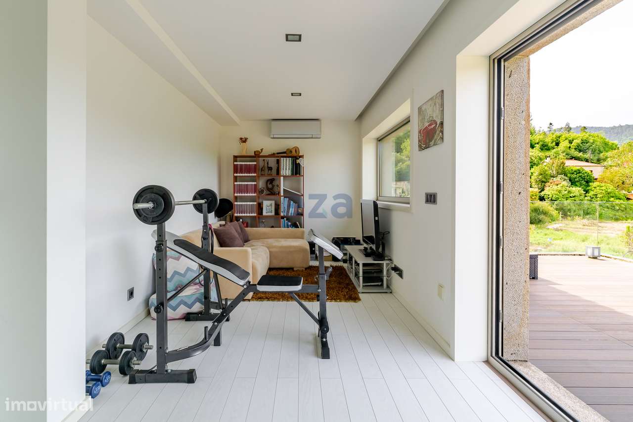 Moradia T5 em Balança, Terras de Bouro.-14