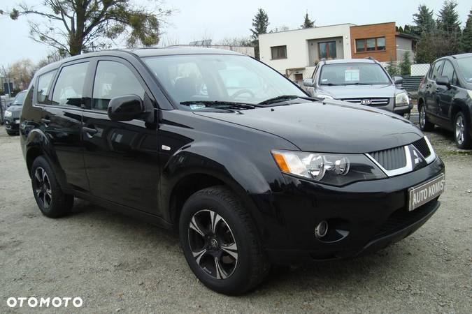 Mitsubishi Outlander - 1