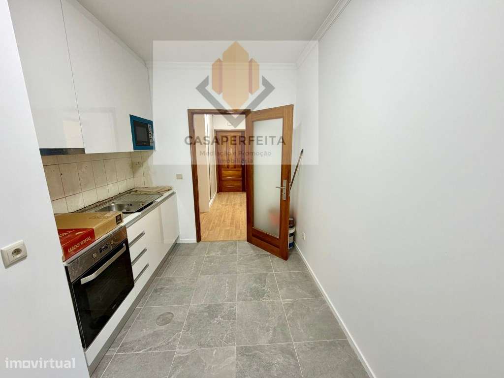 Fabuloso T2 Renovado com 100m2 - Próximo à Nova Linha de Metro e Es...-6