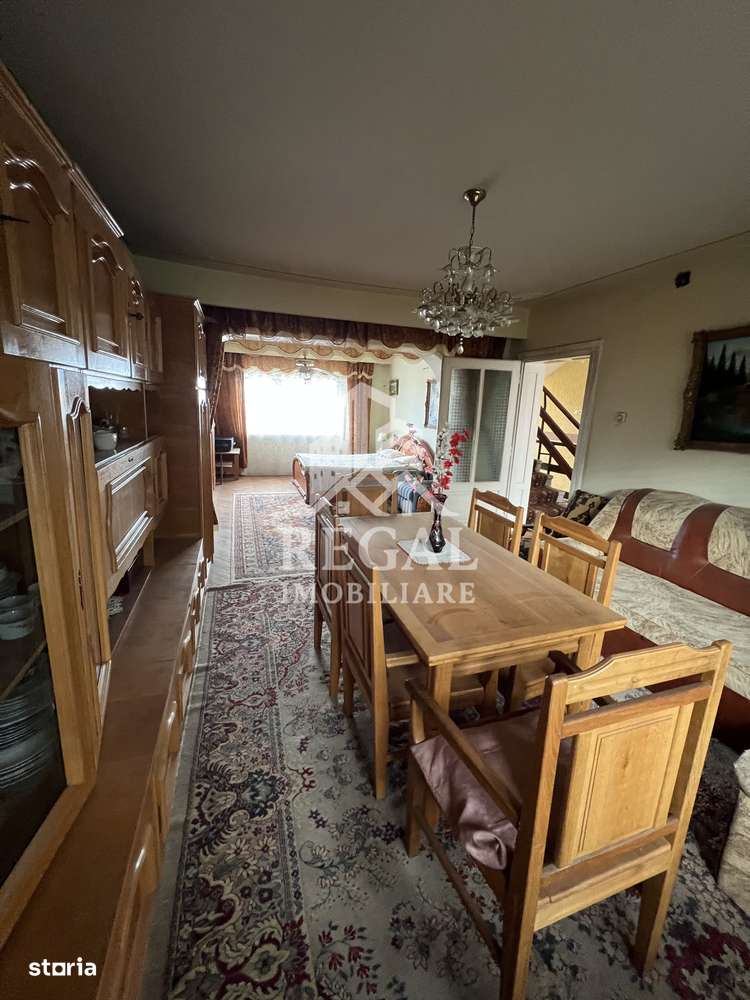 PRET NOU - Casă de vânzare – construcție solidă și spațioasă - Imagine principală: 4/18