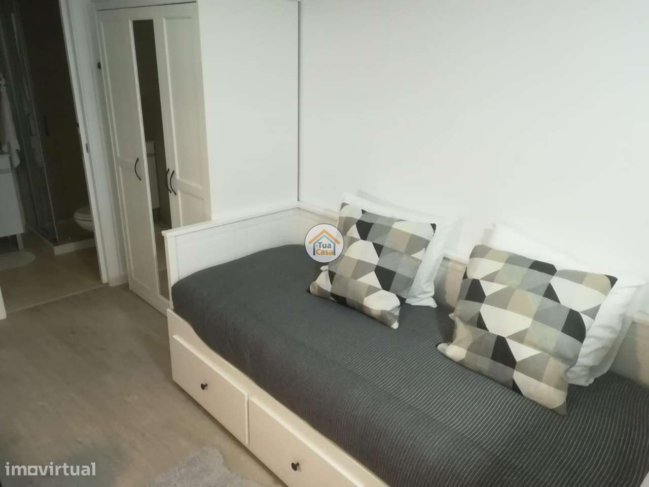 Prédio  com 4 frações independentes com alta rentabilidade junto á Uni - Grande imagem: 4/31