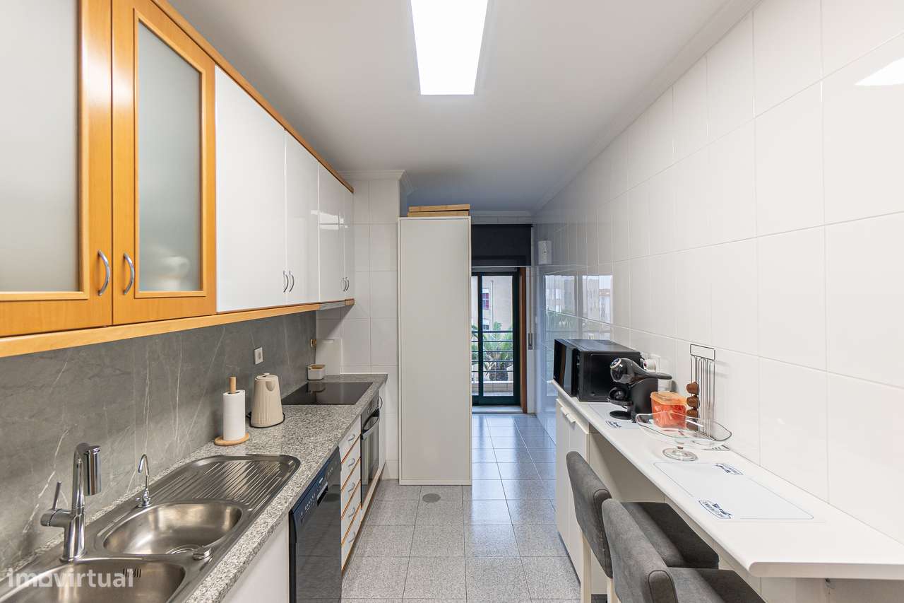 Apartamento T2+1 com garagem para dois carros no centro de Gaia - Grande imagem: 4/25