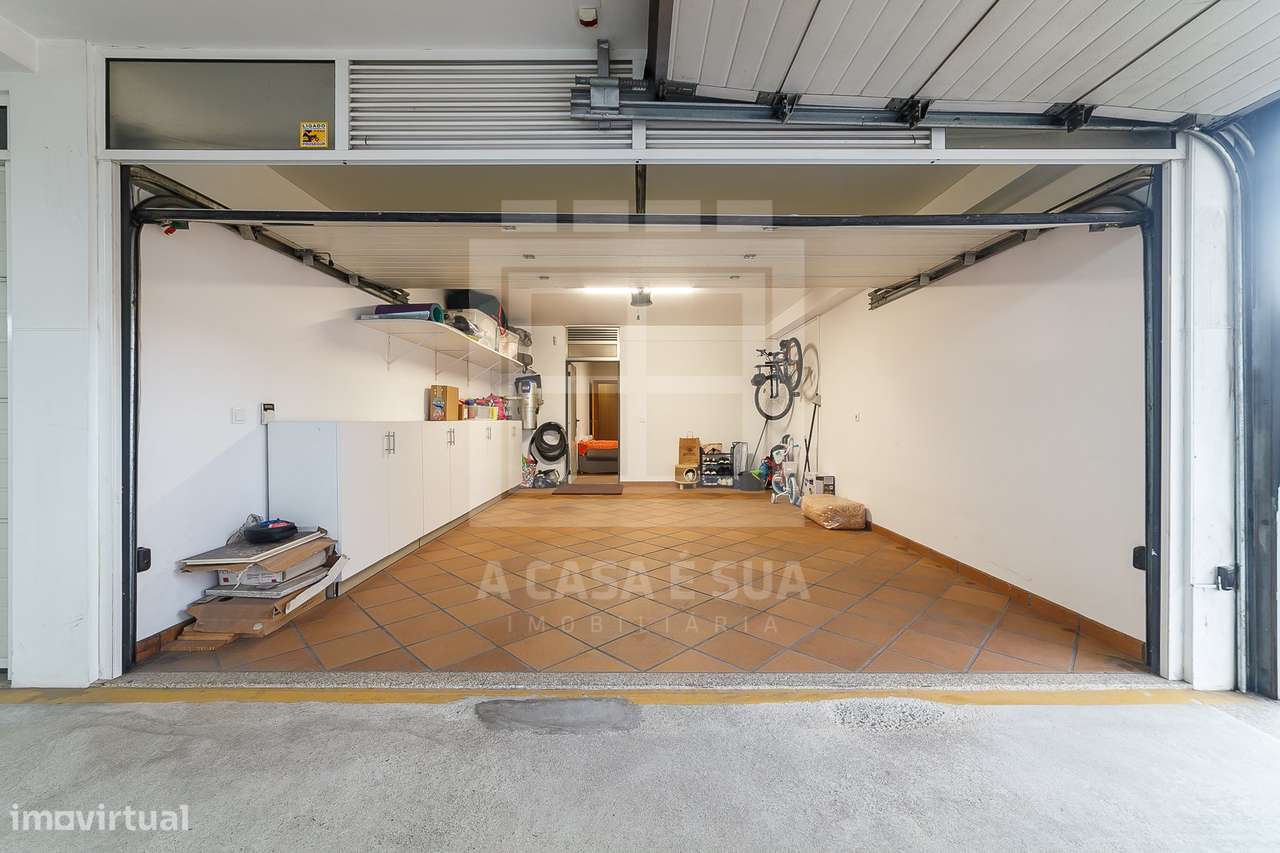 MORADIA T4+1 C/PISCINA EM COND FECHADO 3 FRENTES-5