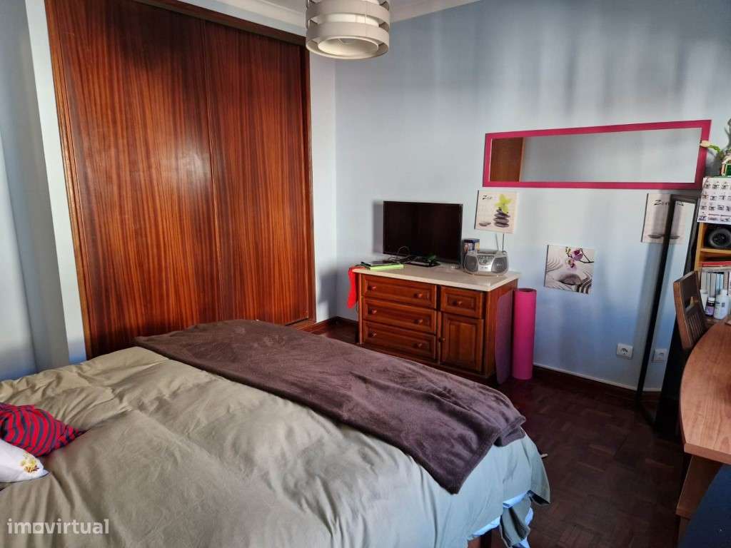 Moradia de 3 Pisos Com Garagem e Aproveitamento de Sótão-12