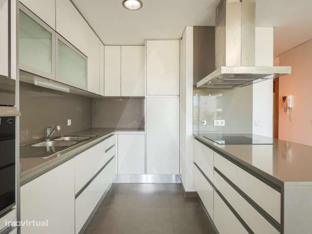Apartamento T2 com varandas e garagem fechada no centro de Aveiro-6