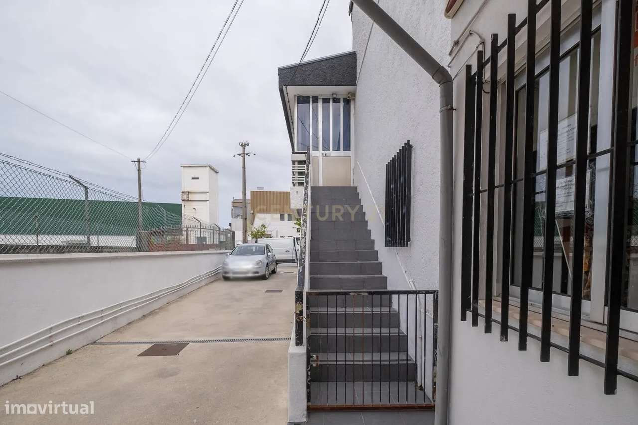 Moradia composta por Habitação, comercio e serviços-20