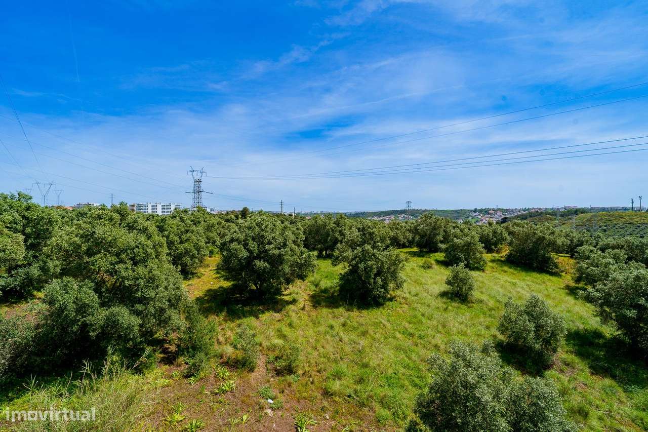 Apartamento T2 com varandas, garagem e excelente localização-7