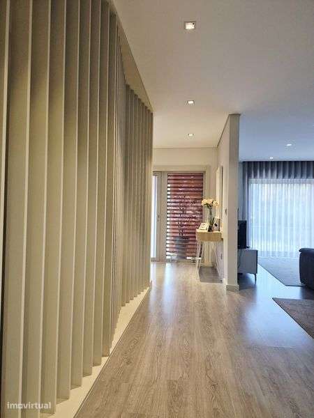 Moradia geminada T3 com jardim e garagem p/ 4 carros-Oliveira S Mateus - Grande imagem: 4/12