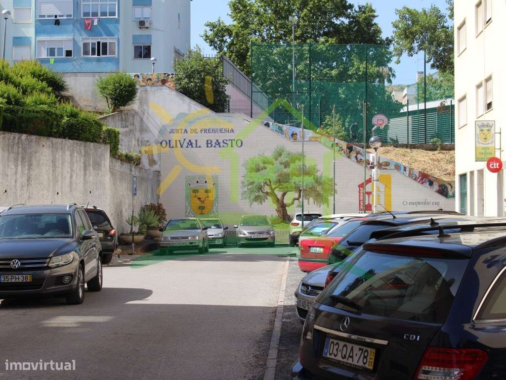 Apartamento T3+2 em Olival Basto - Oportunidade Única com Sótão-45