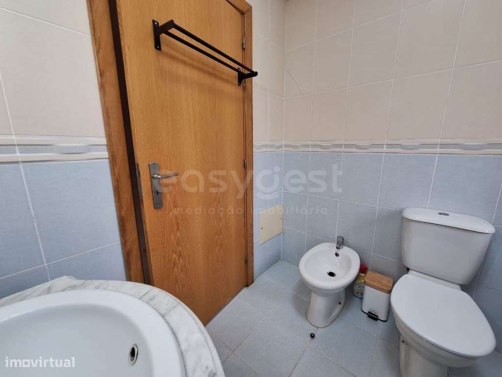 Apartamento T3 com 152 m2, com parqueamento na garagem localizado n...-7