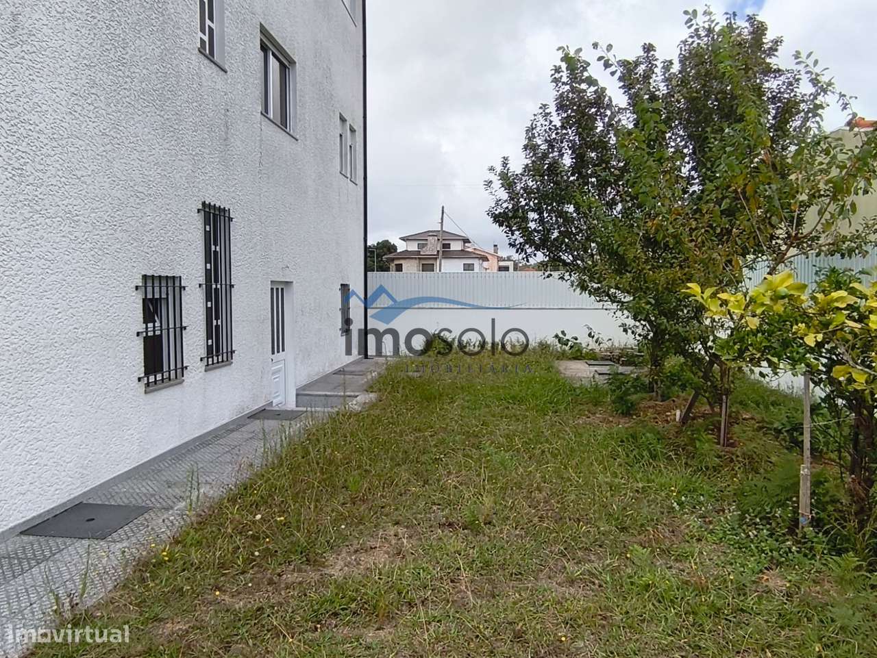 Moradia T3 com Loja Comercial em São João de Ver-7