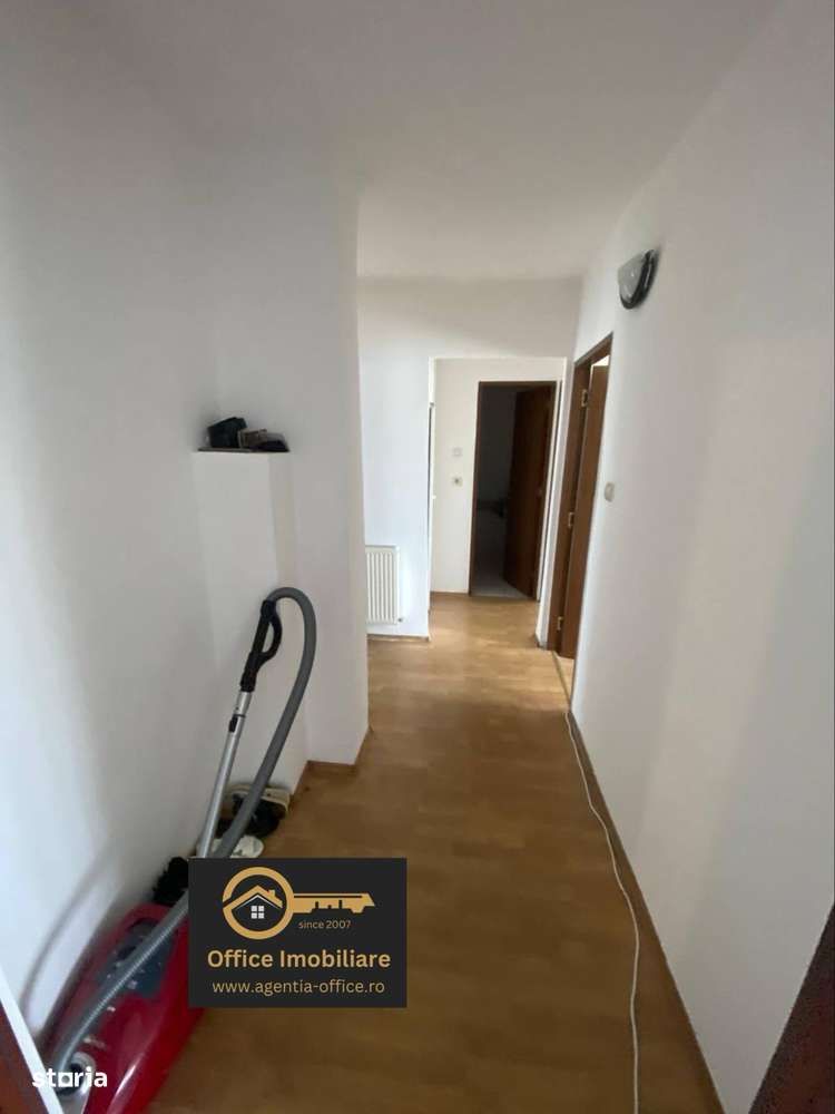 Republicii zona Sf Ioan apartament 4 camere 2 balcoane pret 95000 euro-4