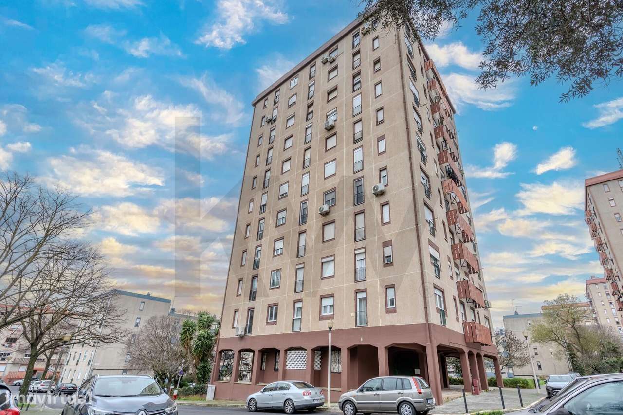 Apartamento T2 nos Olivais: Luminosidade e Localização Estratégica em - Grande imagem: 5/36