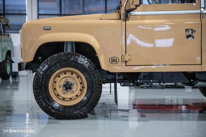 Land Rover Defender 90 2.5 Td5 Soft Top - 10