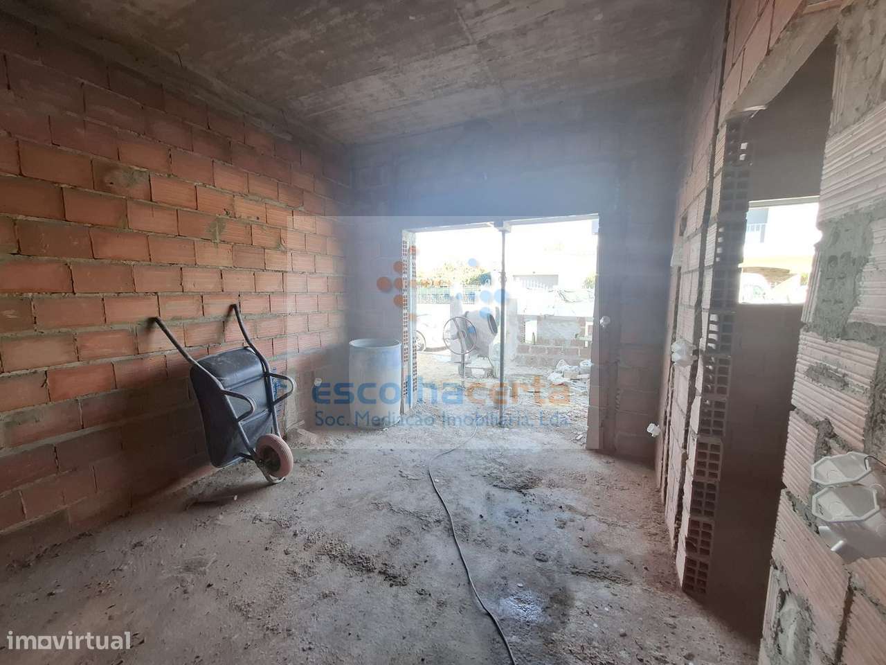 MORADIA TÉRREA T4 ISOLADA EM CONSTRUÇÃO - FERNÃO FERRO-12