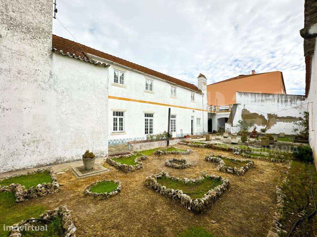 Moradia Secular de Charme | Casa + Jardim + Anexos | Potencial Hote...-52