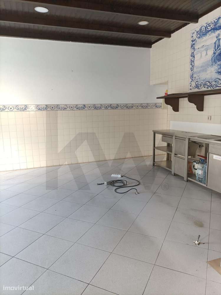 VENDA | ESPAÇO COMERCIAL COM ARRECADAÇÃO – CENTRO DE ALVERCA-6