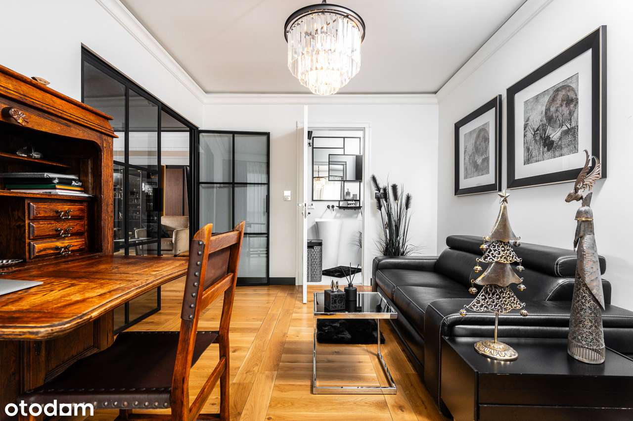 Apartament, który nie próbuje się podobać. On po prostu robi wrażenie.-7