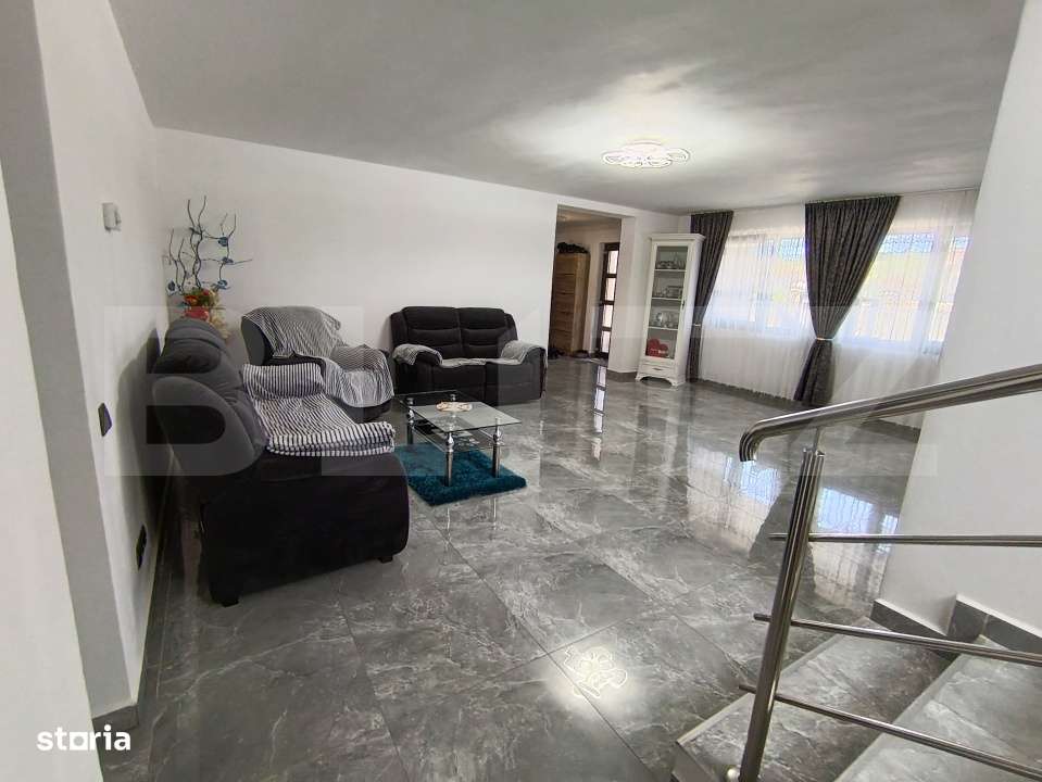 Casa cu 4 camere mobilata si utilata in suprafata de 237,9 mp - Imagine principală: 4/19