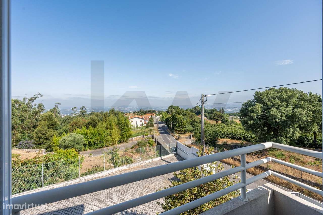 Moradia T3+1 com terreno em Burgães, Santo Tirso-16