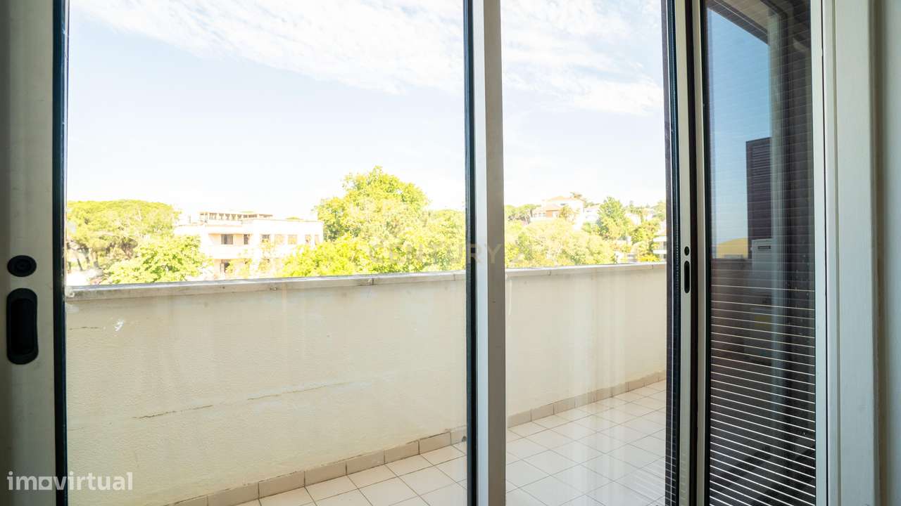 Apartamento T3 com Vista Mar – 5º Andar – A Dois Passos do Casino Esto-22