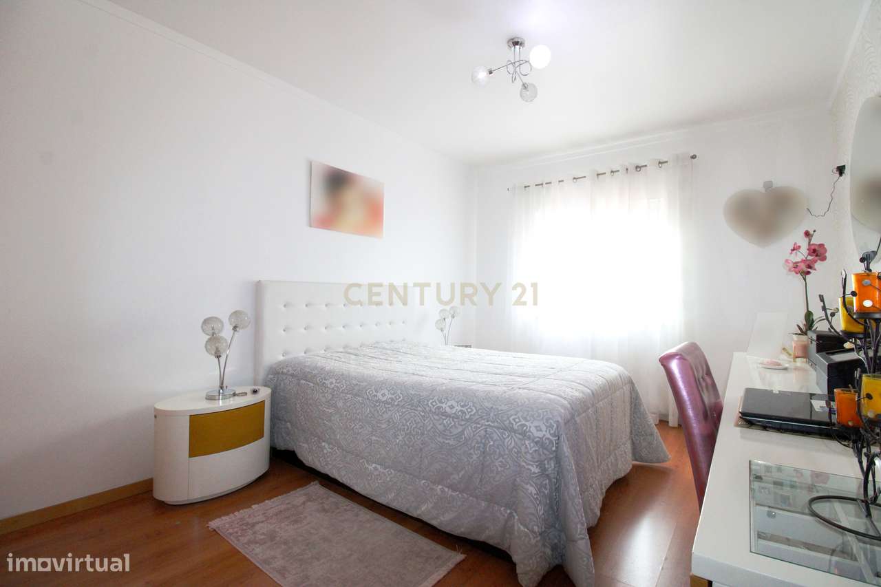 Moradia V3+2 de Luxo com Garagem, Sótão Aproveitado e Domótica Alexa n-19