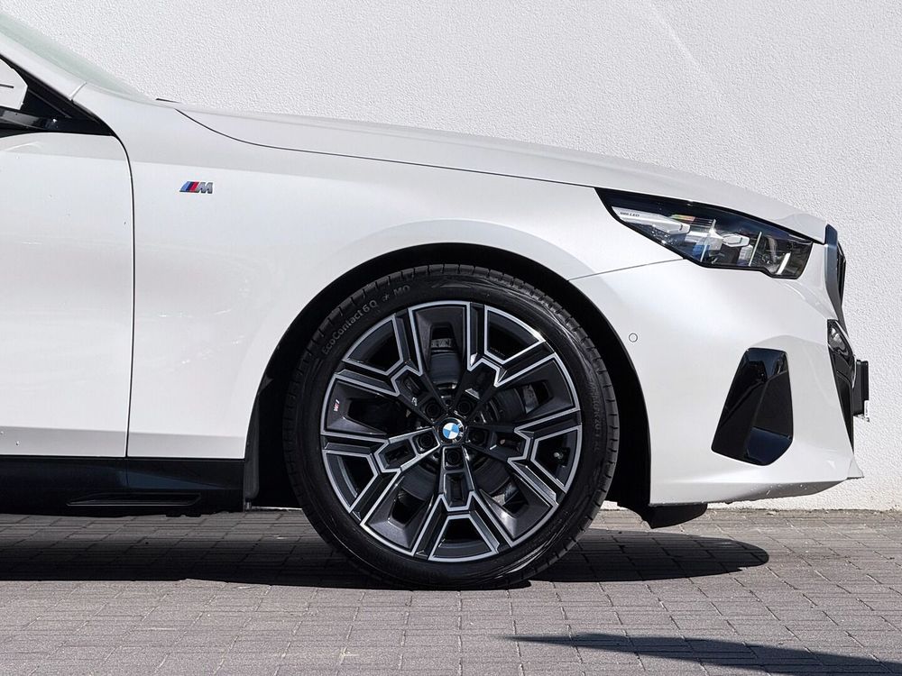 BMW Seria-5 2025 — zdjęcie 4