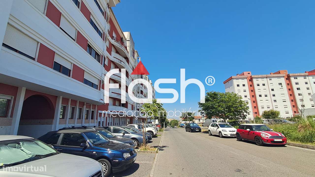 Apartamento T2 c/ parqueamento em Mem Martins-27