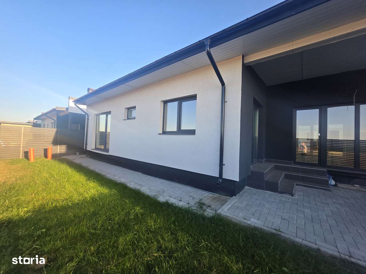 Vand casa noua pe parter 4 camere Izvor Tarlungeni Valea cu Flori 8-3