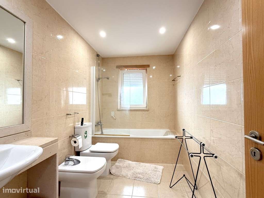 T3 com Terraço de 32 m², Garagem Dupla e Piscina a 300 m da Praia -...-19