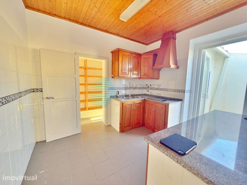 Moradia 4 quartos, espaço exterior na Praia de Santa Cruz - Grande imagem: 5/31