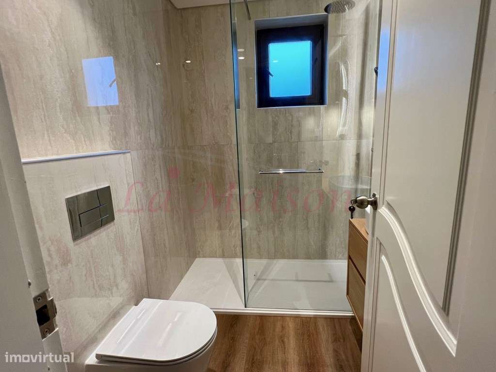 Moradia V4 Duplex no Centro de Loures-54