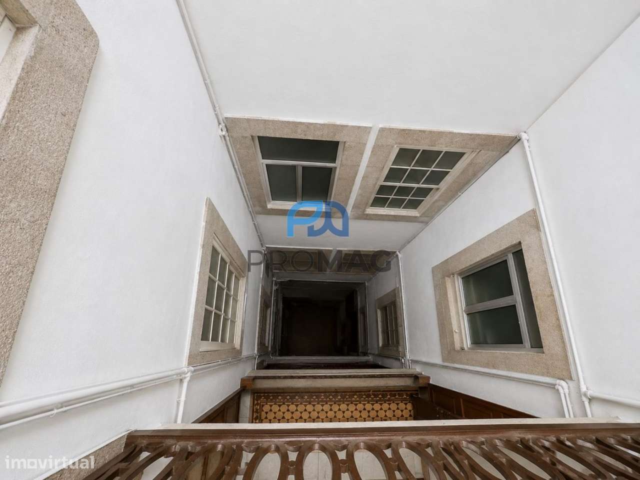 Prédio com Comércio - Baixa do Porto-18