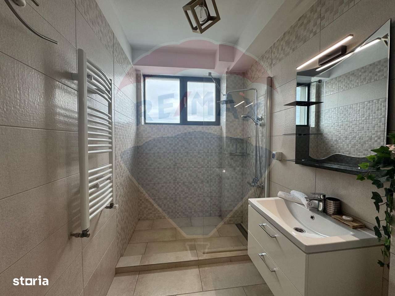 Apartament cu 2 camere de închiriat în Mamaia central Constanta - Imagine principală: 3/5