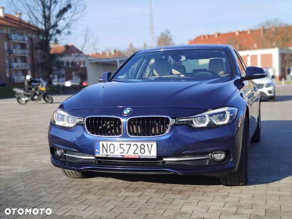 BMW Seria 3 330i xDrive - 5