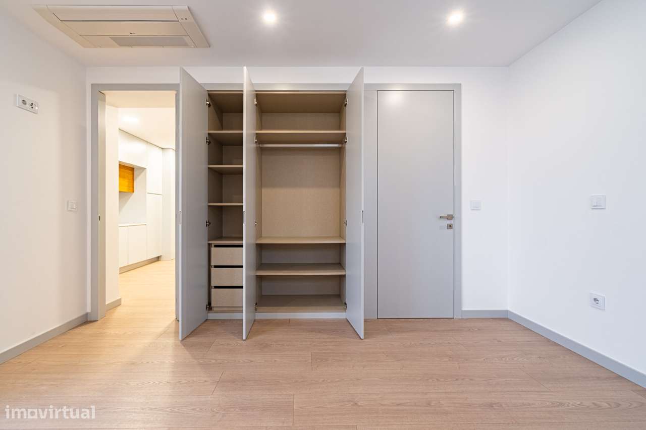 T4 amplo, 4 suites e estacionamento 4 carros – Marquês, Porto-19