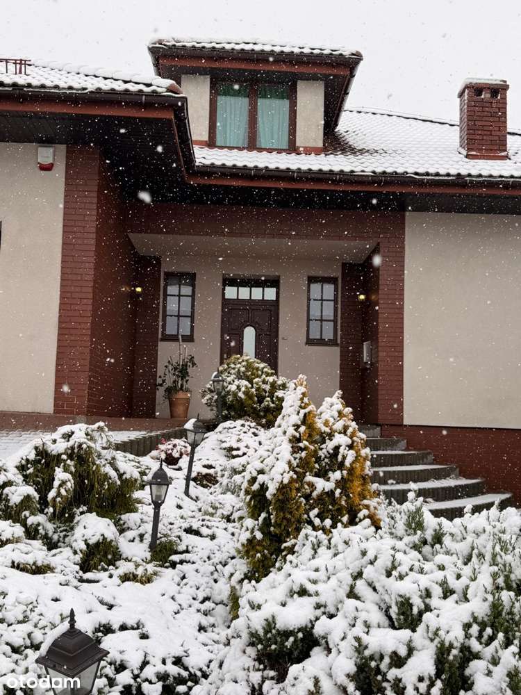 Na sprzedaż elegancki i klimatyczny dom wolnostojacy-0