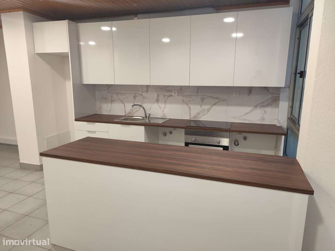 MONTE DA CAPARICA - Loja transformada em habitação T1 - Grande imagem: 2/14