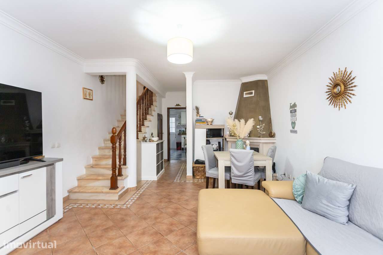 Moradia em banda T3 + 1-2