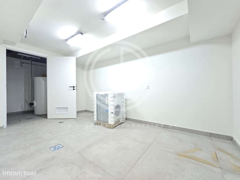 Moradias em Banda T4 em Montenegro, Faro-6