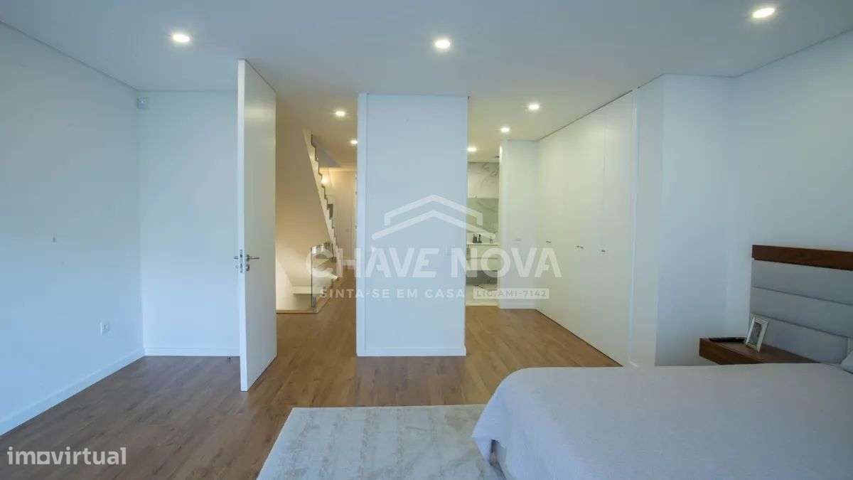 Moradia T3+1 em Canelas-Ref.MAD/02205/MH-32