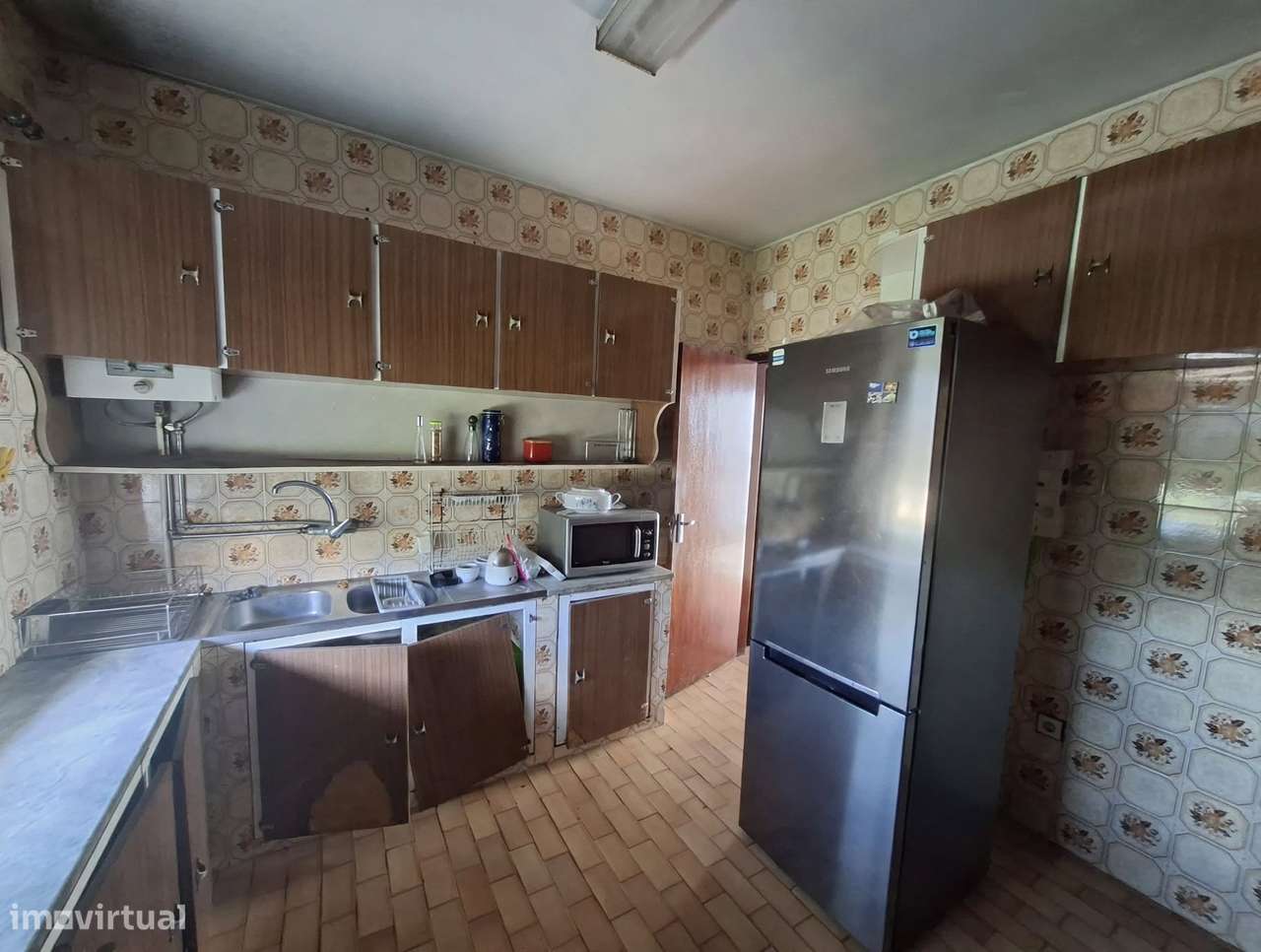 Moradia de 3 pisos com 1000m² de terreno, T3, 2 WC em Serafão, Fafe.-10
