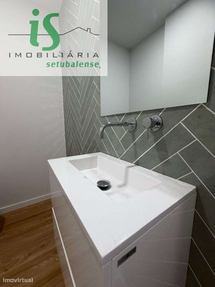 MORADIA PARA VENDA NO BAIRRO DA CONCEIÇÃO EM SETÚBAL-42