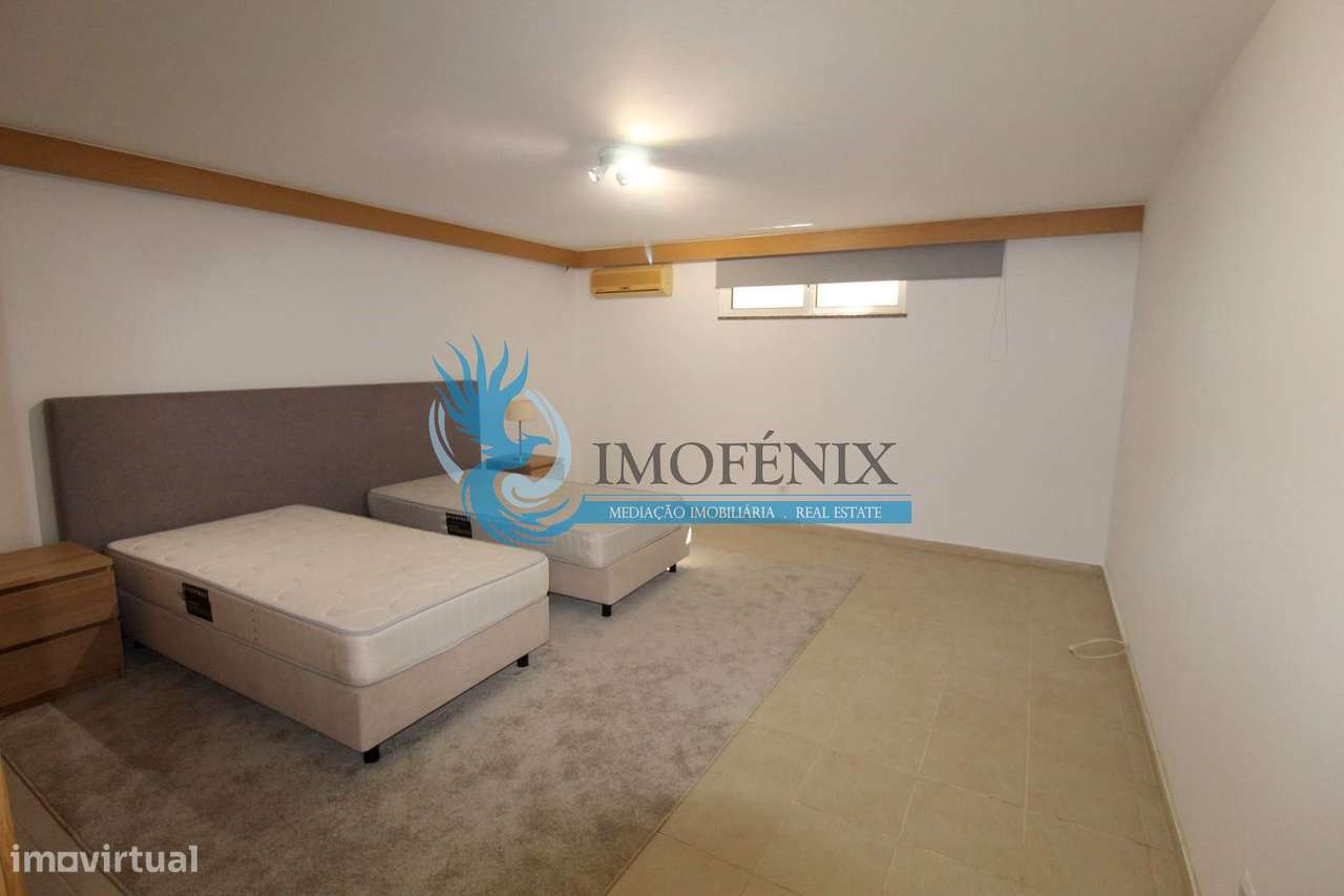 Moradia Geminada renovada T2+1 com piscina e garagem- Patroves- Albufe-36