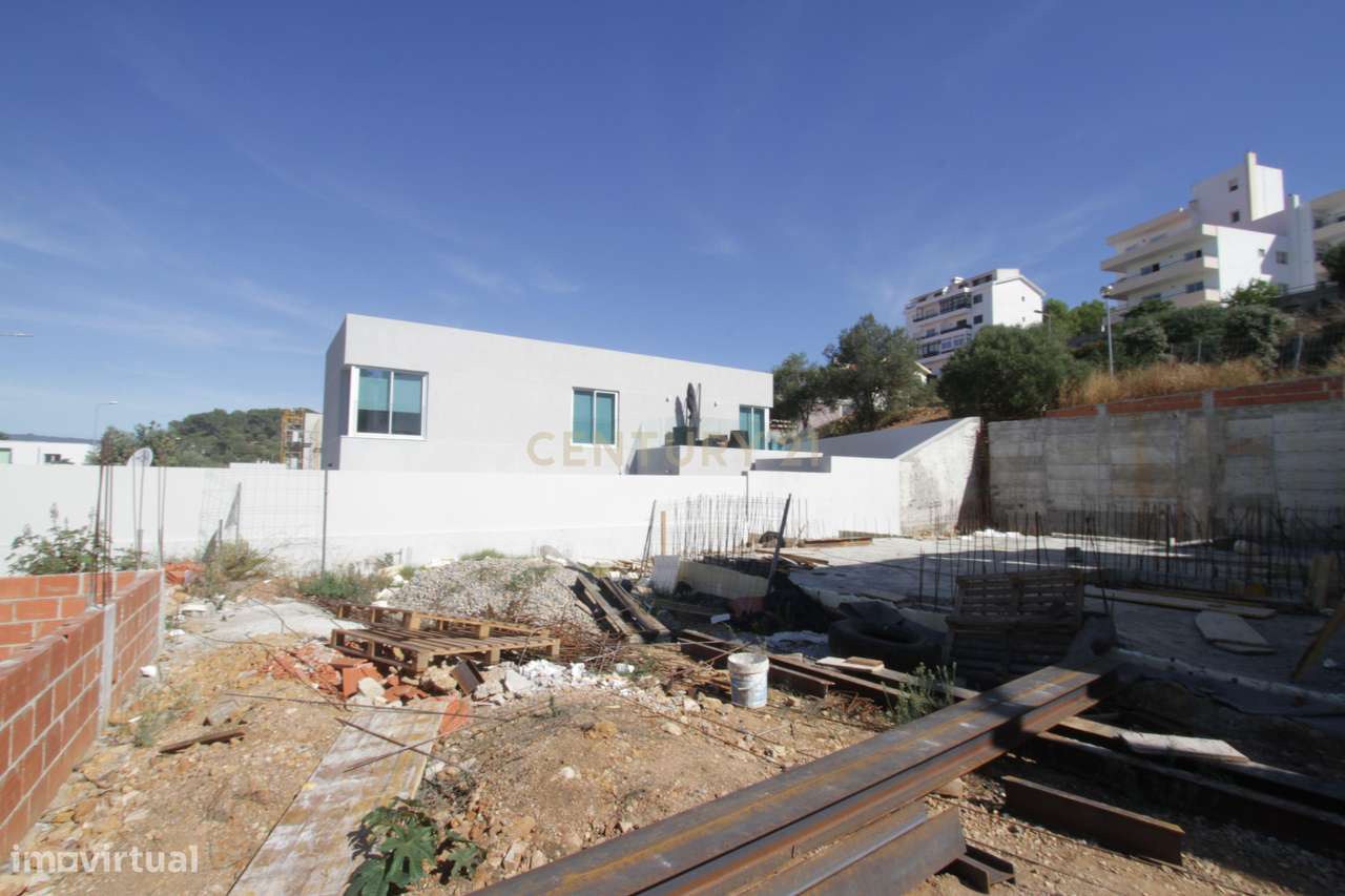 Lote de Terreno com projeto aprovado, fundações e cave - Grande imagem: 5/17