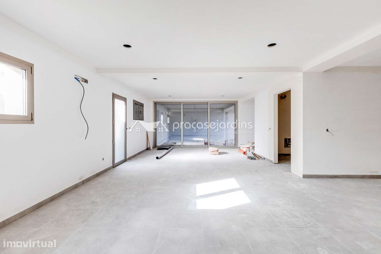 Moradia T3 com Garagem para 3 Viaturas a 5 Minutos de Leiria-32