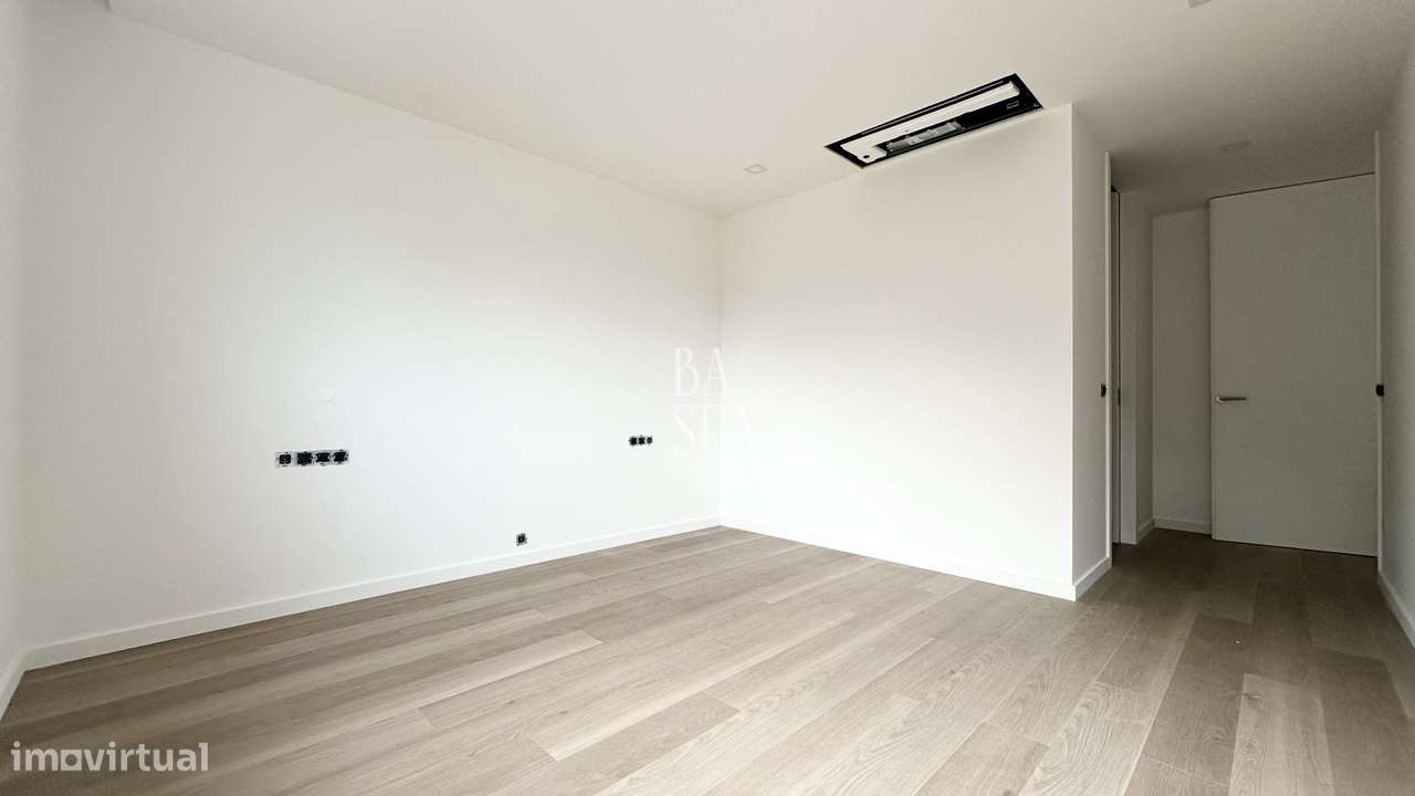 Moradia nova  de gaveto com 3 suítes em Lanhoso Póvoa de Lanhoso-18