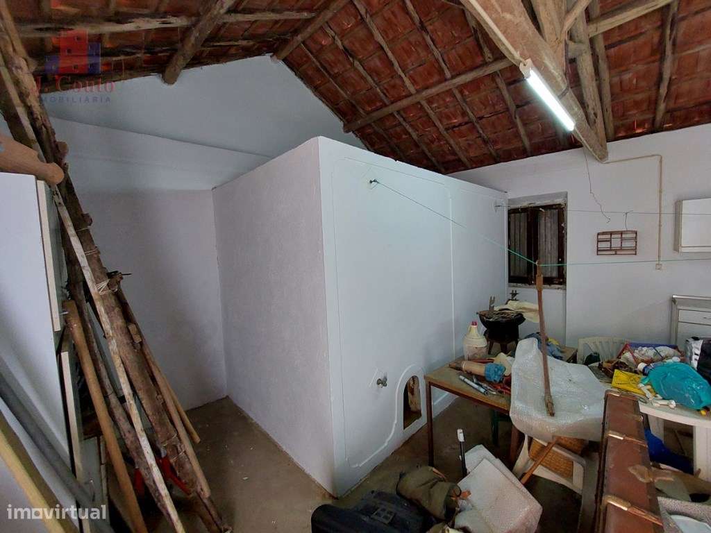 Quintinha com 14.000m2 de terreno com mina de água e árvores de fruto.-33