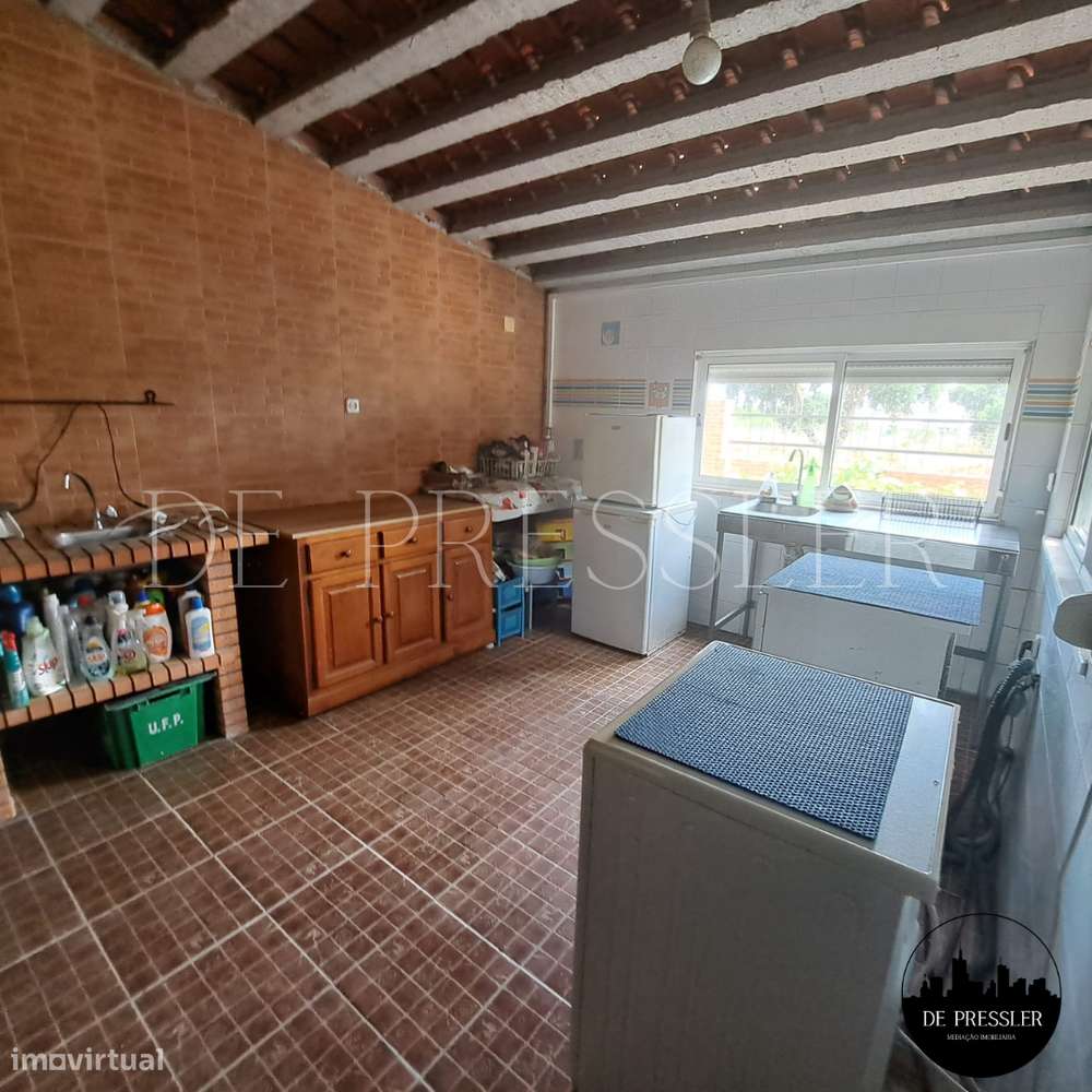 Excelente Moradia Isolada em Santo António da Charneca - Barreiro-11