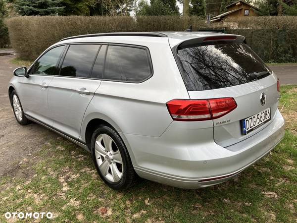 Volkswagen Passat Variant 2.0 TDI DSG (BlueMotion Technology) Trendline - 4